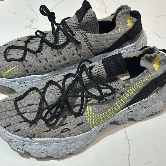 Nike Space Hippie 04 Men's Sz.11 Wolf Grey Dark Smoke Volt CZ6398-001. - Picture 1 of 5